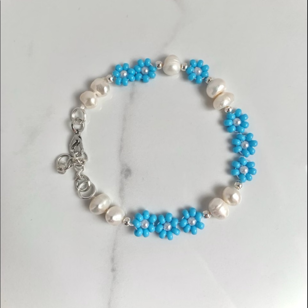Blue flower beaded bracelet